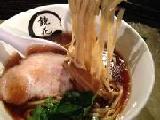 王道の醤油スープが口の中に広がる。
